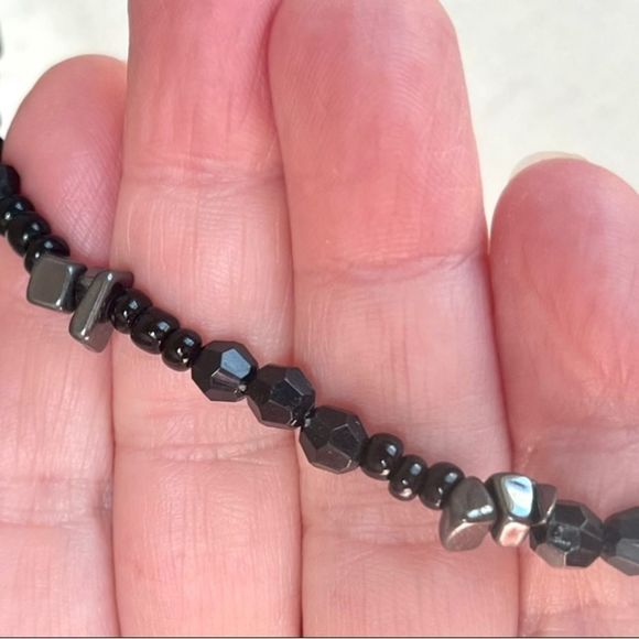 Leopard print glass bead and hematite necklace 29 1/2” + 2 1/2” - Picture 6 of 9